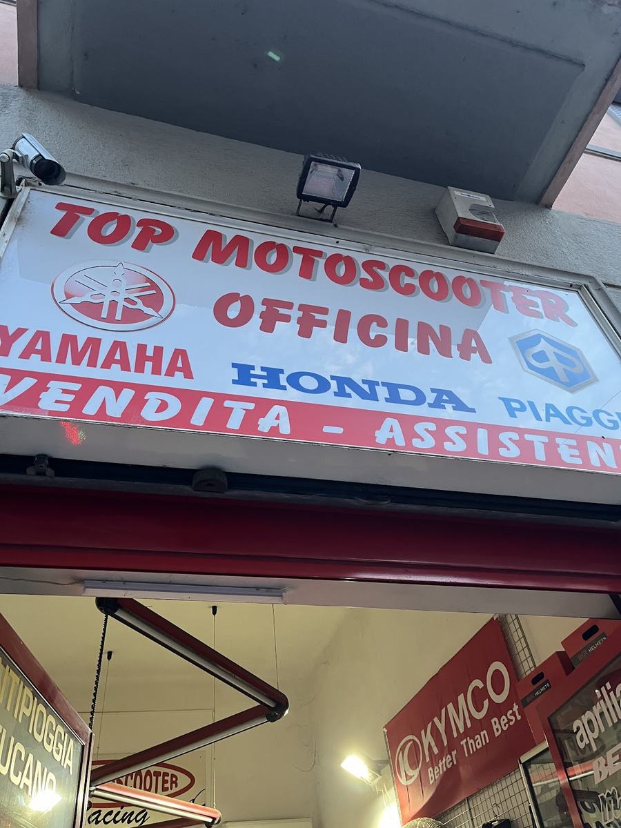 L'insegna interna dell'officina Top Motoscooter